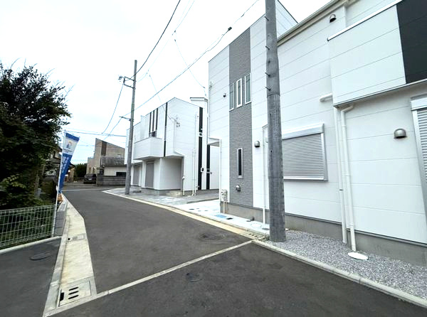 茅ヶ崎市柳島2丁目新築戸建て　4号棟の前面道路含む現地写真|前面道路含む現地写真です