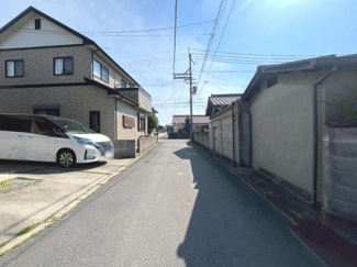 【前面道路含む現地写真】