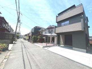 【前面道路含む現地写真】