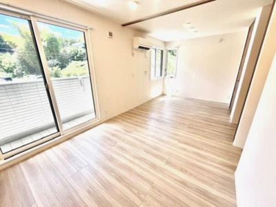 【居間・リビング】 | ロイヤルステージ雑賀町