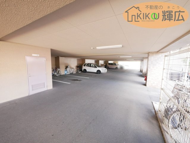 明治グランドヒル二見　2階のその他共用部分|駐車場となっております。
現在駐車場には空きがございません。