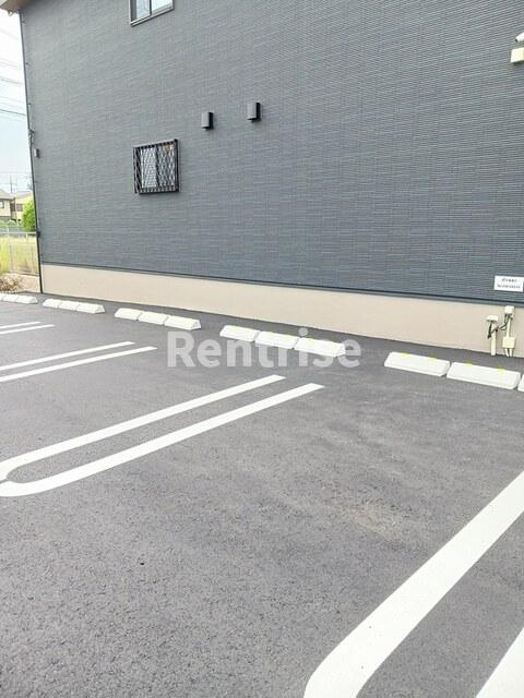 アドーラ　浅井　Ⅰの駐車場