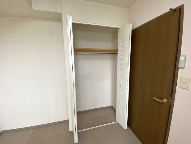 コスモ東金の洋室