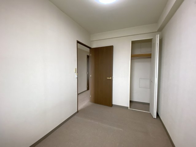 コスモ東金の洋室