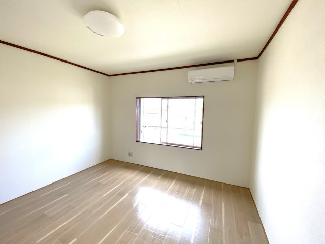 ヴィラ早野の洋室