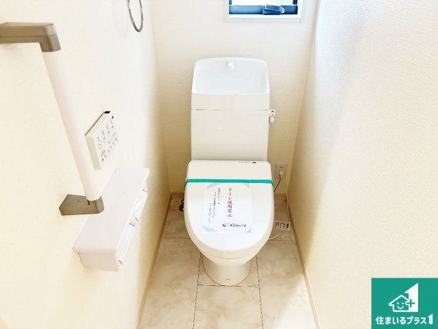 桜井市三輪　第9期　新築一戸建てのトイレ|1・2階の2ヶ所にあるので、朝の忙しい時間の順番待ちもなく、深夜の利用にも大変便利です。