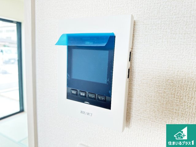 桜井市三輪　第9期　新築一戸建ての防犯設備|カラーモニターインターホン！声だけでなく来訪者の姿や顔がモニターで確認できるので、小さなお子様がいらっしゃるご家庭でも安心できます！