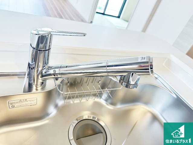 桜井市三輪　第9期　新築一戸建ての設備|浄水器を内蔵！炊飯時、お茶を作る時に安心してお水を使えます！お湯と冷水、浄水と原水、シャワーの切替えもワンタッチです！