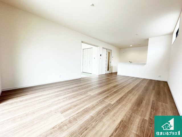 桜井市三輪　第9期　新築一戸建ての居間・リビング|シンプルなリビングは、観葉植物等のインテリアを楽しめますね！パパ好みにも、ママ好みにも家具次第で雰囲気を変えることができます！