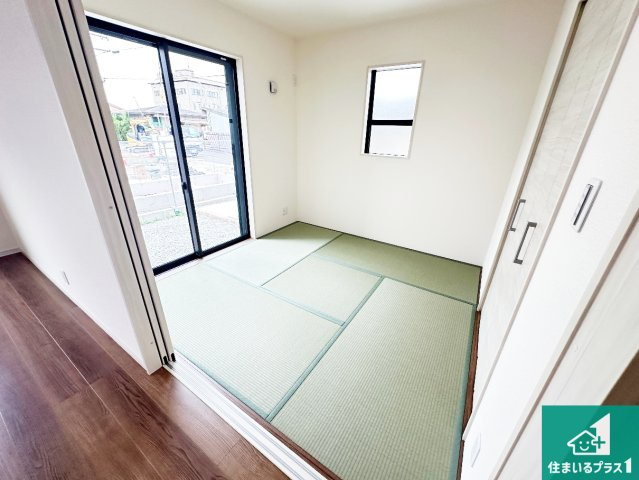 桜井市三輪　第9期　新築一戸建ての和室|一室あると便利な和室は客間としてだけでなく、小さなお子様のプレイルームや食後のくつろぎスペースとしてもご利用いただけます。収納もついていますので大活躍間違いなし！