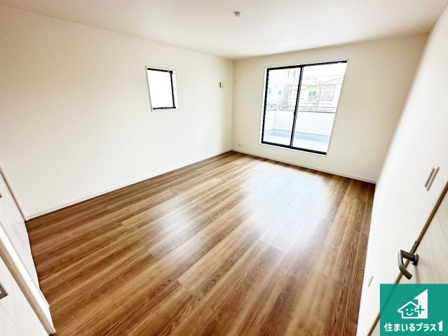 桜井市三輪　第9期　新築一戸建ての洋室|シンプルな洋室は、自分好みのインテリアが楽しめます♪ご家族とインテリアや家具を選びに行くのは新築購入時の醍醐味の一つです。ぜひお楽しみください♪