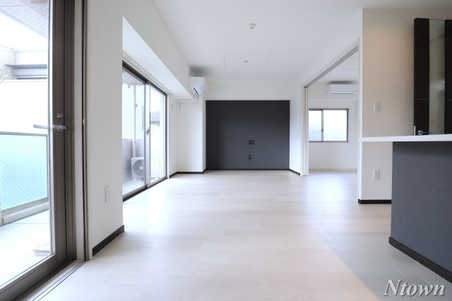 【居間・リビング】 | 茶屋ヶ坂ライズ | ゆったりとした居間です