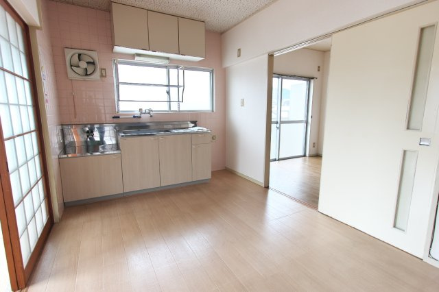 岩本マンションの居間・リビング