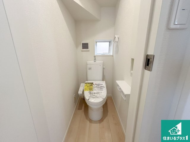貝塚市澤　第4期　新築一戸建てのトイレ|1・2階の2ヶ所にあるので、朝の忙しい時間の順番待ちもなく、深夜の利用にも大変便利です。