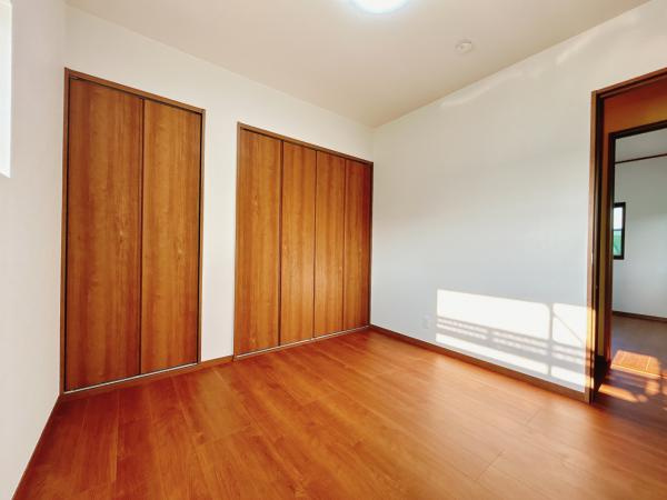 【洋室】 | 仲介手数料無料！恩田小学校に通えるリフォーム済み中古住宅　宇部市末広町 | 使い勝手のいい洋室です