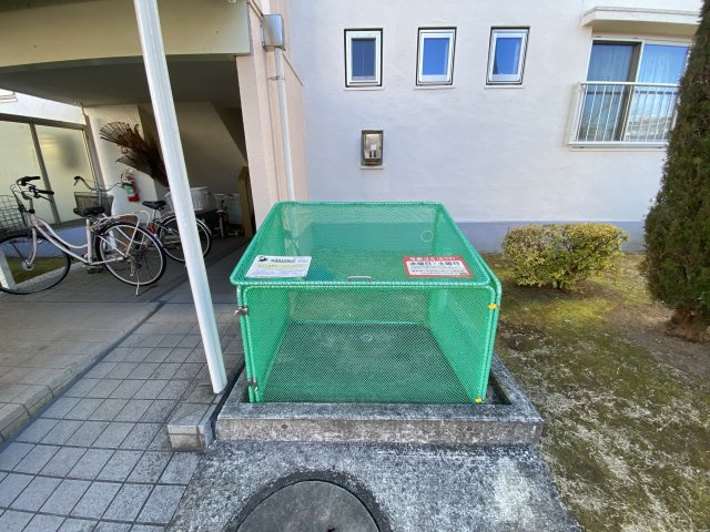 屋根つきの駐輪場です！