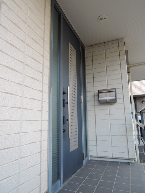 新宿区中井２丁目の一戸建てのエントランス|★玄関ドアはＷロック★