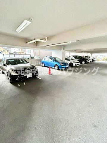 アルモニア江坂の駐車場