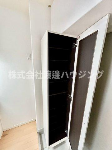 アルモニア江坂の収納|天井高シューズBOX