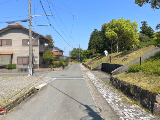 高島市今津町弘川100坪売地の前面道路含む現地写真