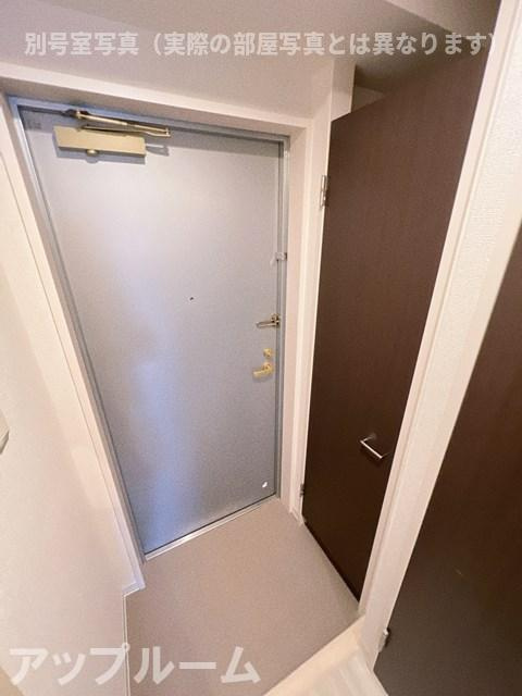 グランシーナ新町の玄関