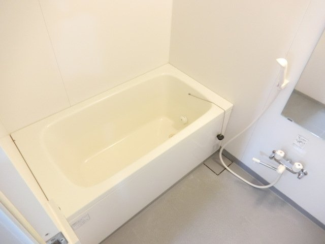 リッツ西中条の浴室