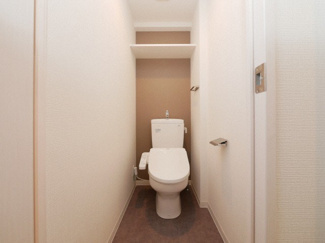 【トイレ】 | エスリード難波ザ・アーク | 落ち着いた色調のトイレです