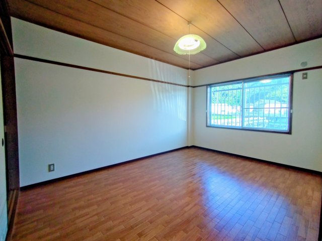 追田マンションの洋室