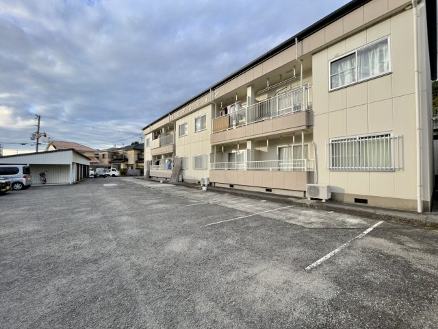 追田マンションの駐車場