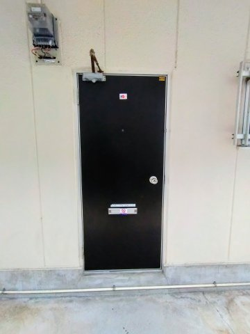 追田マンションの玄関