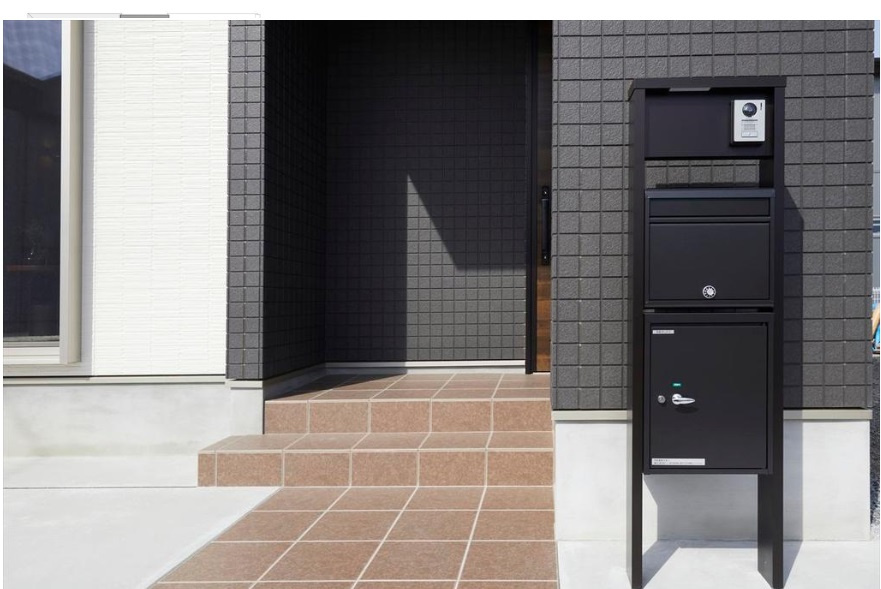 四條畷市美田町　新築戸建の玄関