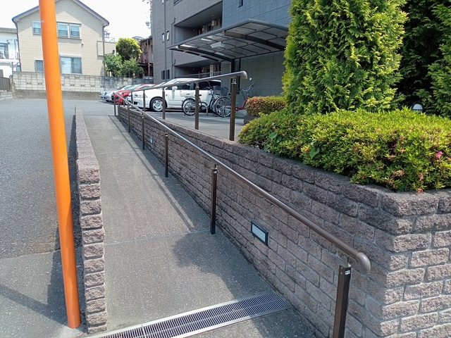 （シニア限定）コンフォート光が丘のその他共用部分|エントランスまではスロープがございます