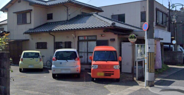 大津市丸の内町の倉庫の駐車場