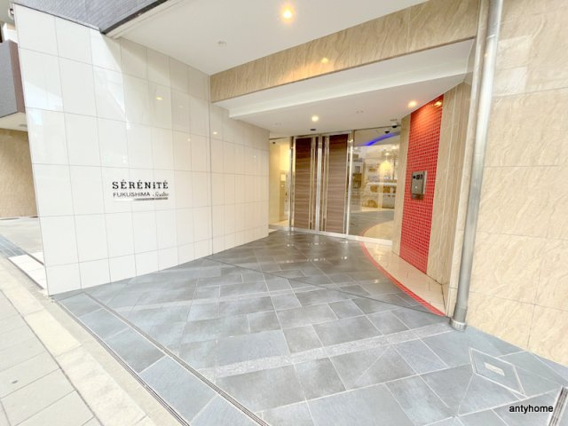 SERENiTE福島scelto　仲介手数料無料のエントランス