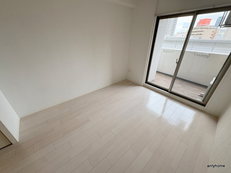 SERENiTE福島scelto　仲介手数料無料の居間・リビング