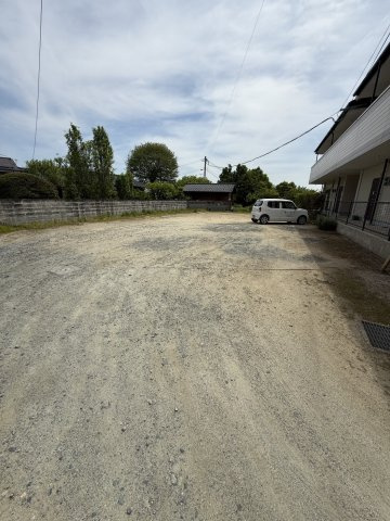 メゾンRYUの駐車場