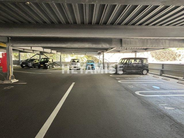 アプローズ長崎南六番館の駐車場