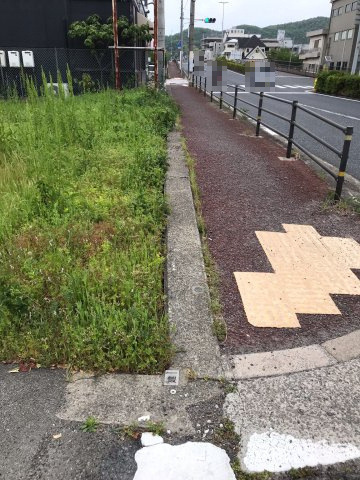 海南市名高・土地・56906の前面道路含む現地写真