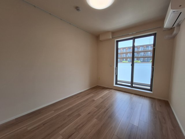 （シニア限定）Serenity Court東新町の洋室|四隅がしっかり使えるお部屋です　　　