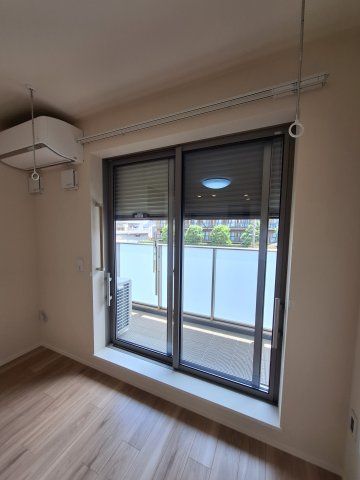 （シニア限定）Serenity Court東新町のその他共用部分|楽々電動防犯シャッター/室内でもしっかり乾きます！物干しフック