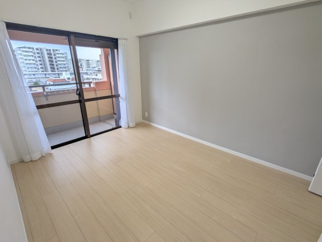 ライオンズマンション仲西の洋室