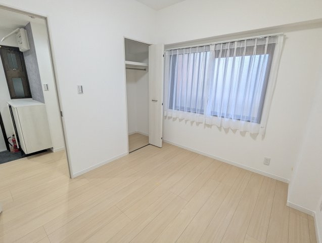 ライオンズマンション仲西の洋室