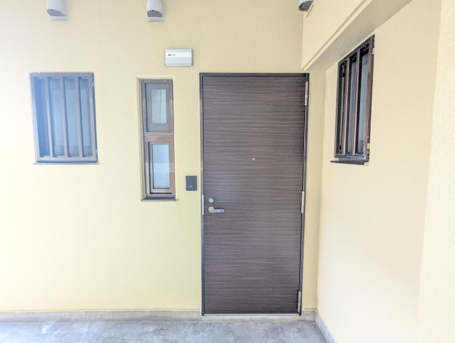 ライオンズマンション仲西の玄関