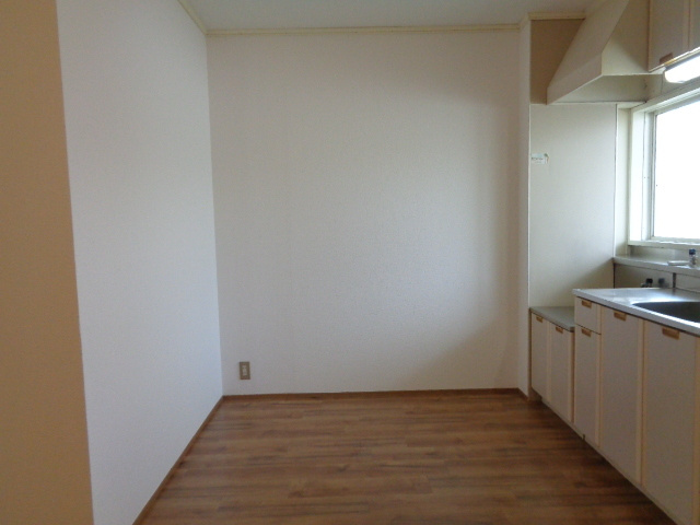 シティハイム　トリオ2の居間・リビング|ゆとりのダイニングスペース☆