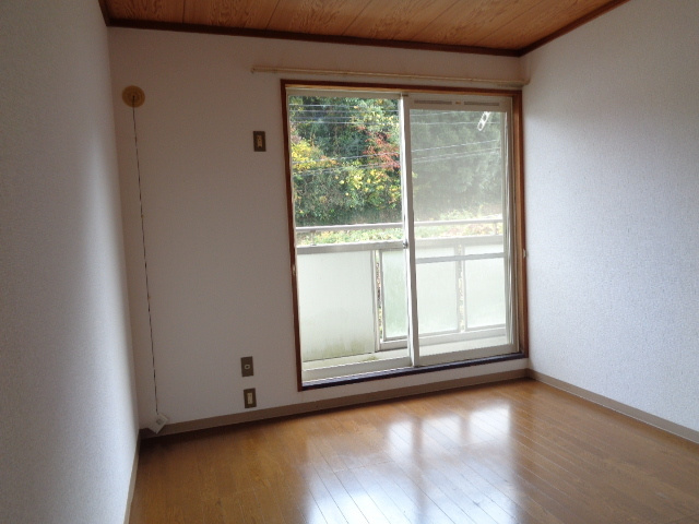 シティハイム　トリオ2の居間・リビング|南東向きの洋室６帖☆