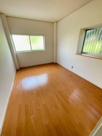 高良内コーポの洋室