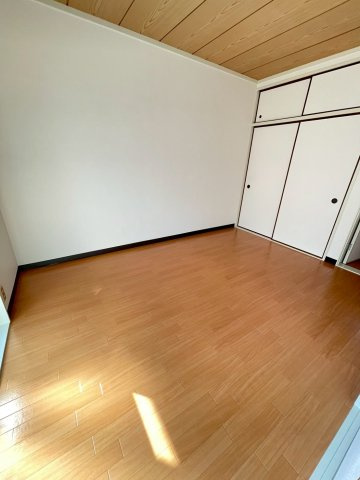 高良内コーポの洋室