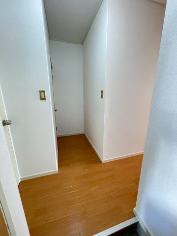 高良内コーポの玄関