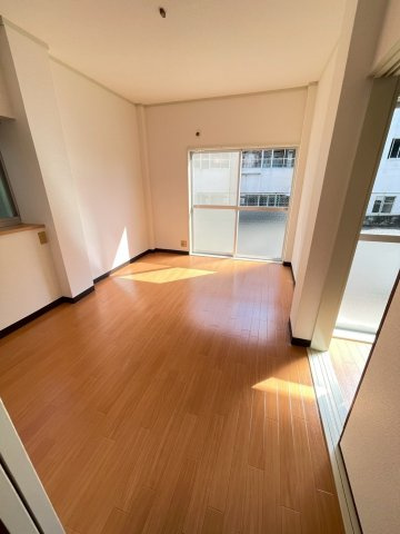 高良内コーポの洋室