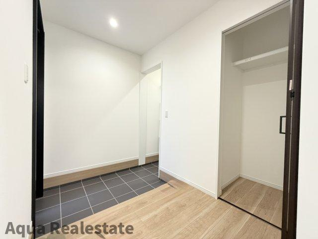 さぬき市志度の新築一戸建の玄関